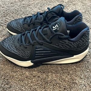KD 16 Nike NEW - no box sz 8.5